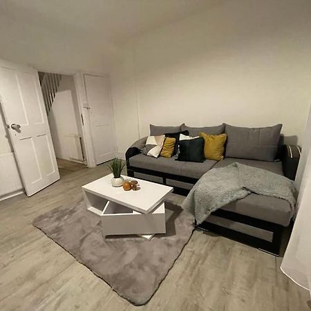 Comfortable 2 Bedroom On Tower Bridge لندن المظهر الخارجي الصورة