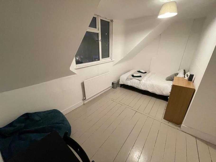 Comfortable 2 Bedroom On Tower Bridge لندن المظهر الخارجي الصورة