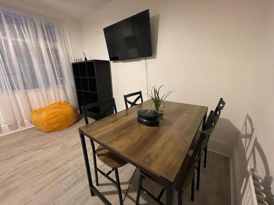 Comfortable 2 Bedroom On Tower Bridge لندن المظهر الخارجي الصورة