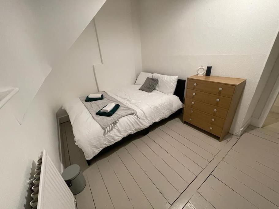 Comfortable 2 Bedroom On Tower Bridge لندن المظهر الخارجي الصورة